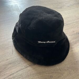 Blazy Susan Unisex Fuzzy Bucket Hat Black One Size Casual Fashion NEW